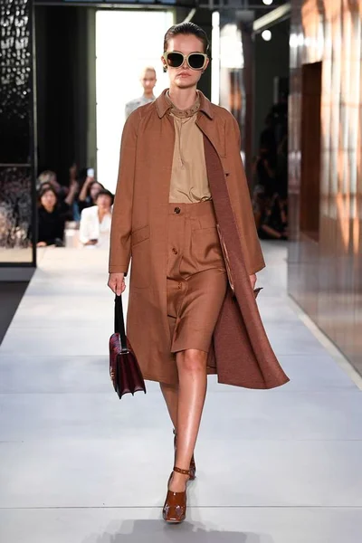Look 9